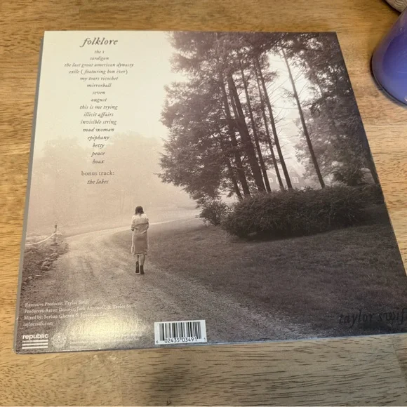 Taylor Swift Folklore "Betty's Garden" Limited Edition Variant - Picture 3 of 7